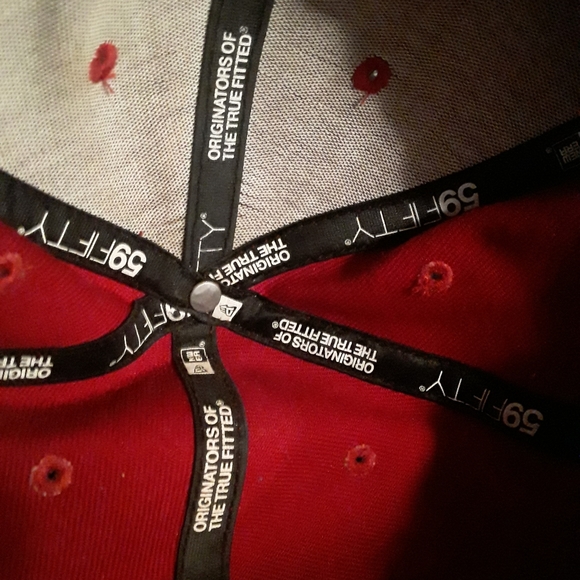 New Era/Toronto BlueJays Unisex Red Fitted BallCap - Picture 14 of 16